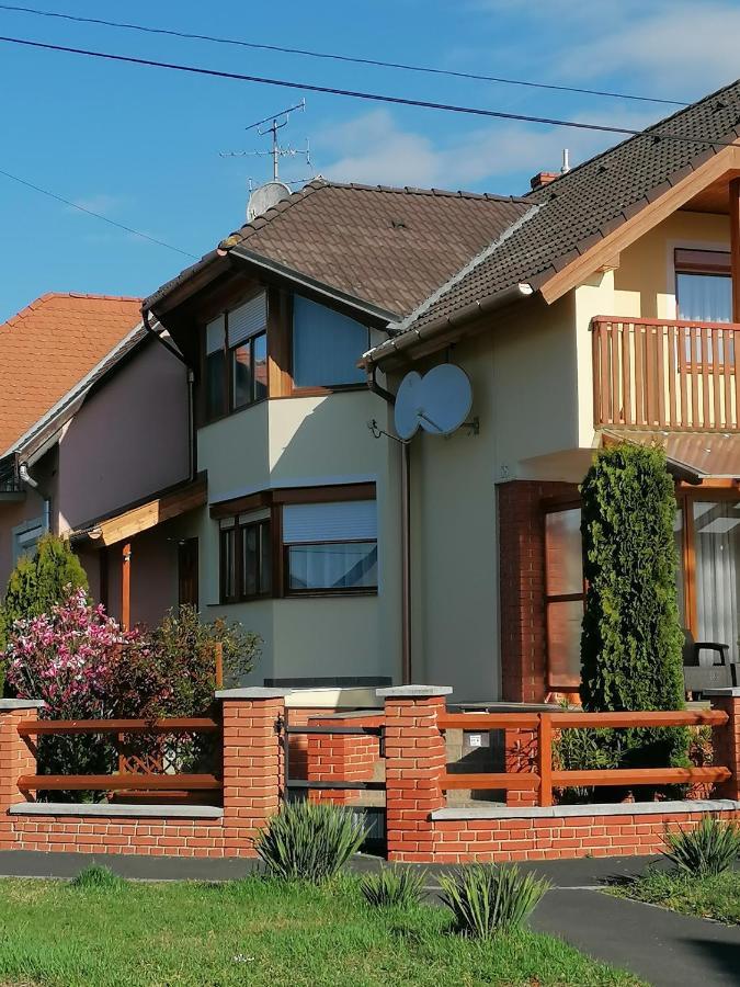 Marina-Buek Apartmanhaz ภายนอก รูปภาพ