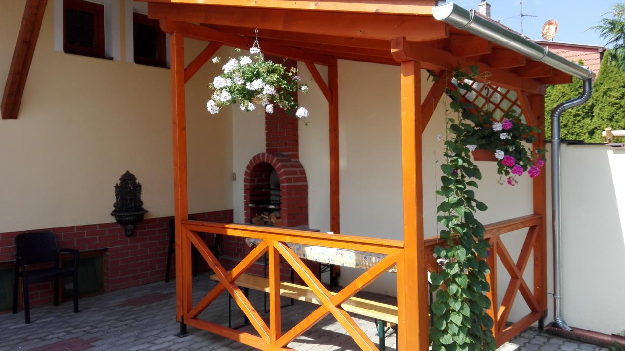 Marina-Buek Apartmanhaz ภายนอก รูปภาพ